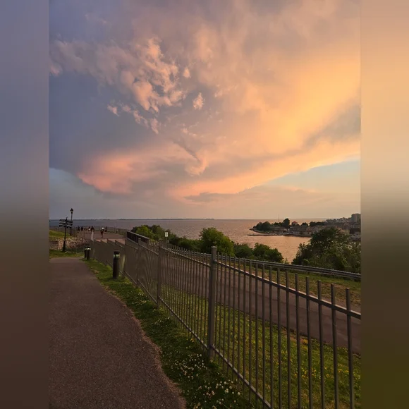 KINGSTON TRIP - Picture 2 of 14